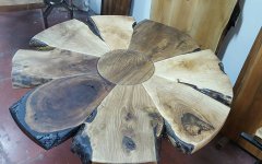 Çiçek Kütük Masa - Dayanıklı ve şık masif ahşap masa. Ev ve ofis kullanımına uygundur.