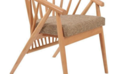 Özel Tasarım Ahşap Sandalye - Özel tasarım ahşap sandalye, masif gövdesi ve ergonomik oturumu ile kafe ve restoranlarda şık ve konforlu oturma sağlar.