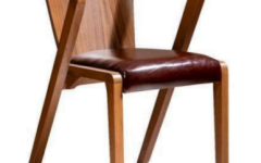 Karve Ahşap Sandalye - Masif ahşap iskelet ve doğal ahşap oturumu ile Karve sandalye, kafe ve restoranlarda dayanıklı ve şık bir oturma sunar.