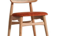 Mabel Ahşap Sandalye - Katı kereste yapısı ve ergonomik detaylar, yoğun kullanım alanlarında ideal çözümdür.