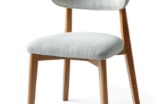 Lamastre Ahşap Sandalye - Gürgen ahşap gövdeli oturak, restoranlarda dayanıklı, modern ve rahat oturma sağlar.