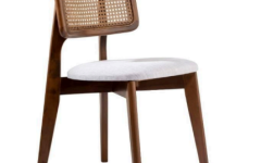 Zion Hasırlı Ahşap Sandalye - Masif ahşap gövdesi ve ergonomik tasarımıyla bu sandalye, mekanlarda uzun süreli konfor ve şıklık sağlar.