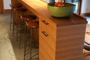 Minimal Zarif Lounge Bankosu - Temiz ve zarif çizgilere sahip minimalist lüks banko, modern ve prestijli mekanlar için idealdir.