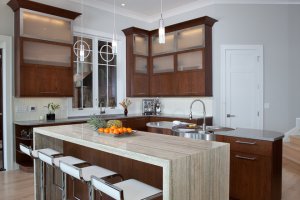 Ahşap-Metal Premium Banko - Ahşap ve metal kombinasyonlu lüks bar bankosu, modern lounge ve premium mekanlarla uyumludur.