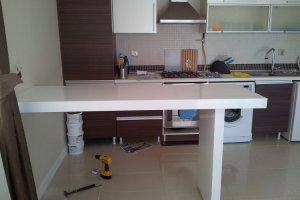 Bar Bankosu Fiyatları - Bar bankosu modelleri, farklı mekanlarda kullanım için imal edilir ve uygun fiyat seçenekleri sunar.