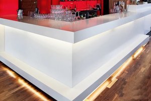 Köşe Banko Modeli - Köşe banko tasarımı, alan tasarrufu sağlar ve modern ofislerde şıklık katar.