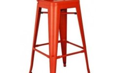 Sırtlı Tolix Kırmızı Bar - Canlı kırmızı rengi ve sırt destekli tasarımıyla öne çıkar.
 