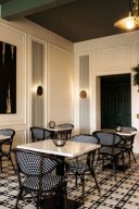 Rattan Sandalye Köşesi - Rahat oturma alanları, rattan sandalyelerle estetik köşe tasarımı, tercih edilen proje.