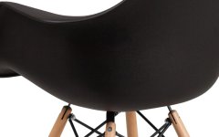 Eames Ahşap Ayaklı Sandalye - Ahşap ayakları ile sıcak bir estetik ve doğal dokunuş sunar.
 