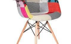 Patchwork Kollu Eames Sandalye - Renkli patchwork döşemesi ile dekorasyona canlılık ve karakter katar.