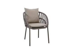 Dış Mekan Sandalye - Hafif alüminyum veya metal iskelet, UV dayanımlı ve istiflenebilir, bahçe ve teras kullanımı için ideal.
 