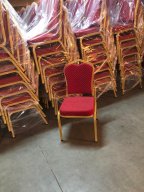 Hilton Sandalye Üretimi - Alüminyum veya metal iskelet, sünger dolgulu oturma kısmı, kaliteli kumaş veya deri kaplama, hafif ve ergonomik.
 