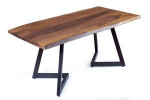 Doğal Tek Parça Ceviz Masa Koleksiyonu - Her masada benzersiz damar ve renk farklılıklarıyla, tamamen doğal bir estetik sunan tek parça ceviz masalar.