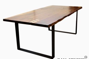 Masif Ceviz Kütük Masa Tasarımları - Masif ceviz ağaçtan üretilen kütük masalar, doğal yapısı ve sağlamlığıyla prestijli kullanım alanlarına uygundur.