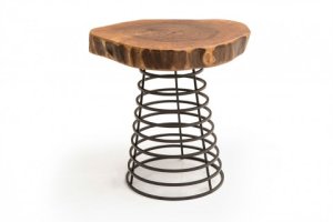 Ceviz Kütük Yemek Masası - Ceviz ağacından yapılan bu kütük masa, geniş ölçüleri ve doğal kenarlarıyla büyük yemek alanları için idealdir.