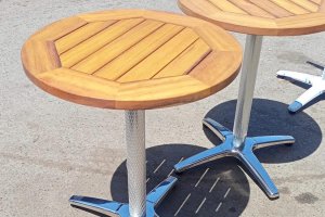 Paslanmaz Ayaklı Cafe Masası - Paslanmaz ayaklı cafe masası, çizilmeye dayanıklı yüzeyiyle uzun süre estetik görünümünü korur.
 