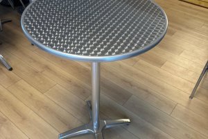 Paslanmaz Masa - Klasik paslanmaz masa, hijyenik yapısıyla gıda alanlarında güvenli kullanım imkânı sunar.
 