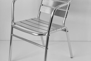 Paslanmaz Kollu Cafe Sandalyesi - Cafe ortamları için konforlu ve modern bir oturum çözümü sunar.
 