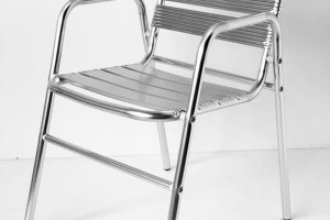 Paslanmaz Kollu Sandalye - Kollu tasarımıyla rahatlık ve estetik bir oturum sağlar.
 