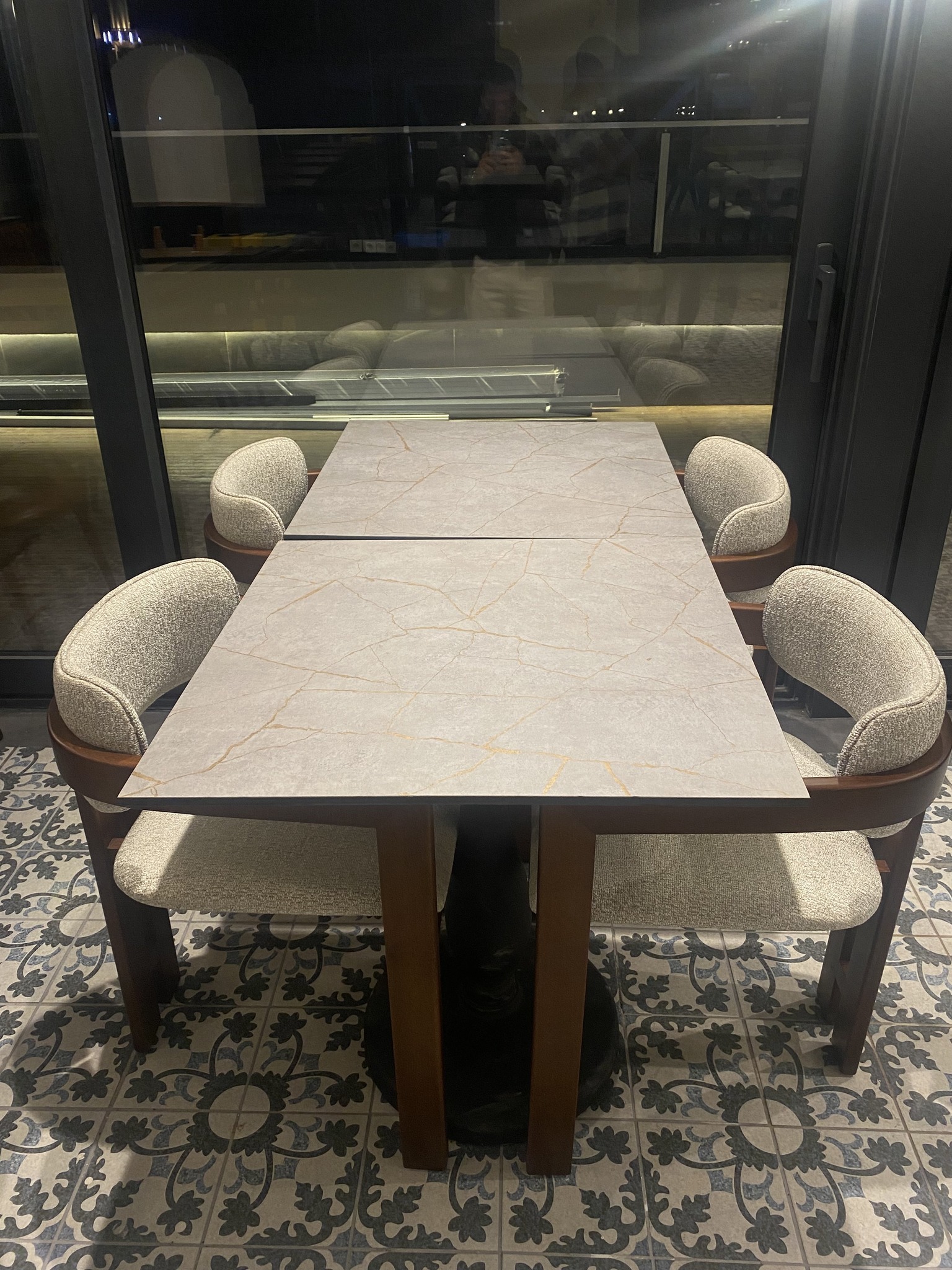 Modern cafe oturma grubu tasarımı