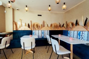 Karaköy Stone Bistro - Karaköy’de şık ve estetik mermer yüzeylerle tasarlanmış cafe, tercih edilen proje.