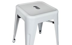 Kısa Beyaz Tolix Tabure - Kısa beyaz Tolix tabure, 45 cm oturum yüksekliğinde, metal gövde, dayanıklı ve şık endüstriyel tasarım.