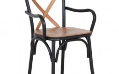 Metal Kollu Thonet Model - Metal detaylarıyla dayanıklı ve modern bir sandalye sunar.