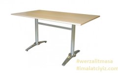 İkili Werzalit Masa - 4 kişilik ikili werzalit masa, kafe ve küçük alanlar için ideal, sağlam ve modern tasarımlıdır.