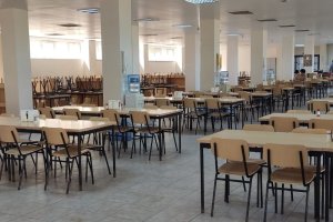 Werzalit Yemekhane Masası - Werzalit üst tabla ve dayanıklı metal ayaklar, kolay temizlenebilir, okul ve fabrika yemekhaneleri için ideal.
 